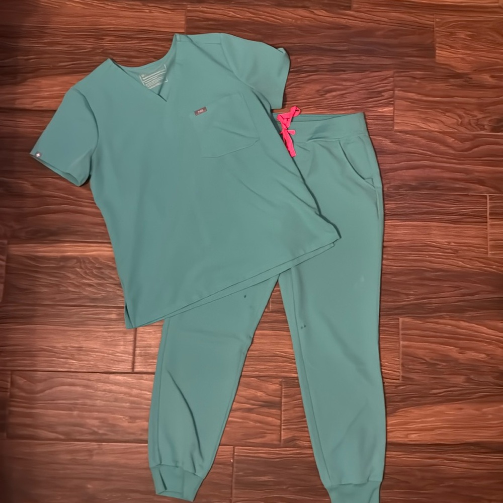 Figs scrubs